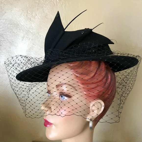 DRAMATIC 1940s BLACK FELT WIDE BRIM HAT WITH 2 FELT \